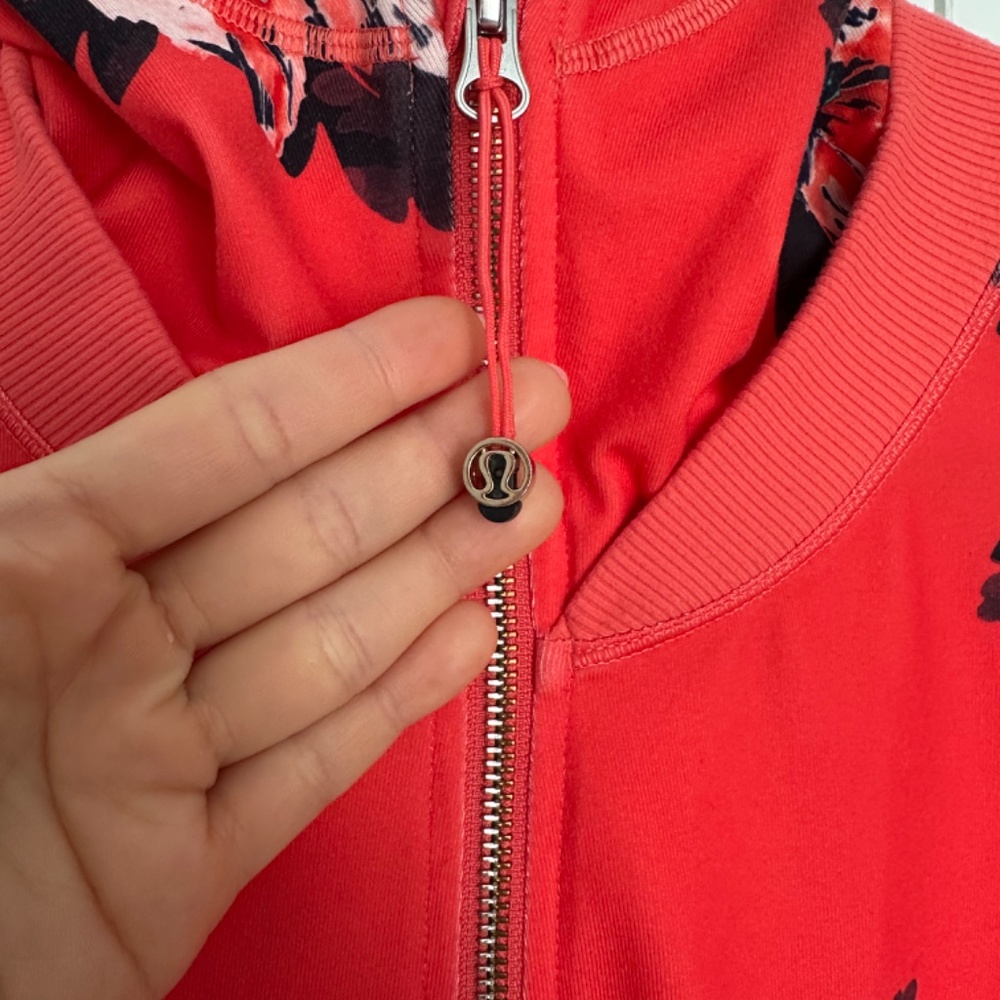 Lululemon Women’s Zip Hoodie Size 6 Red Floral “Atomic Flower” Print